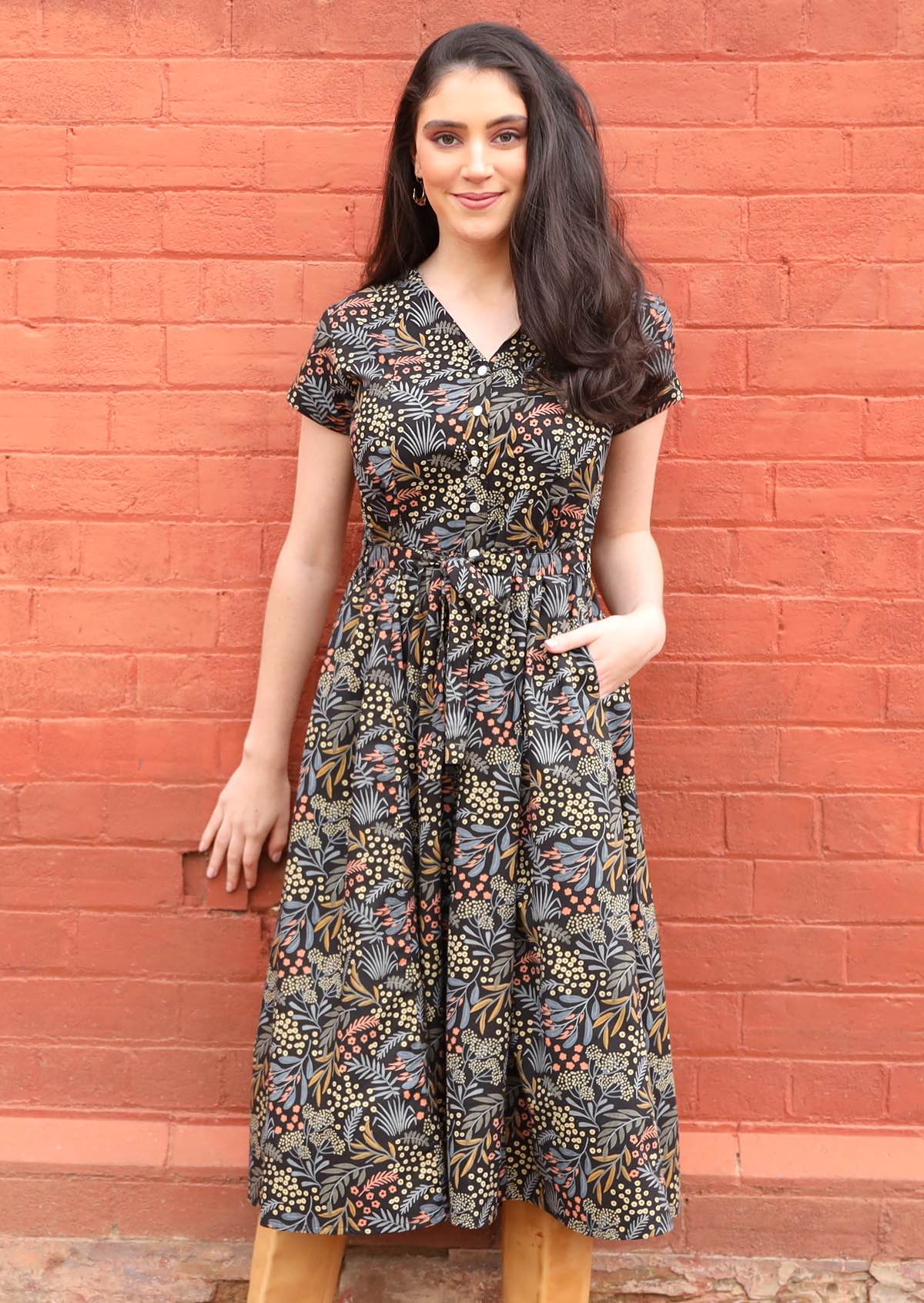 50's style cotton dress can be cinched with waist tie or belt