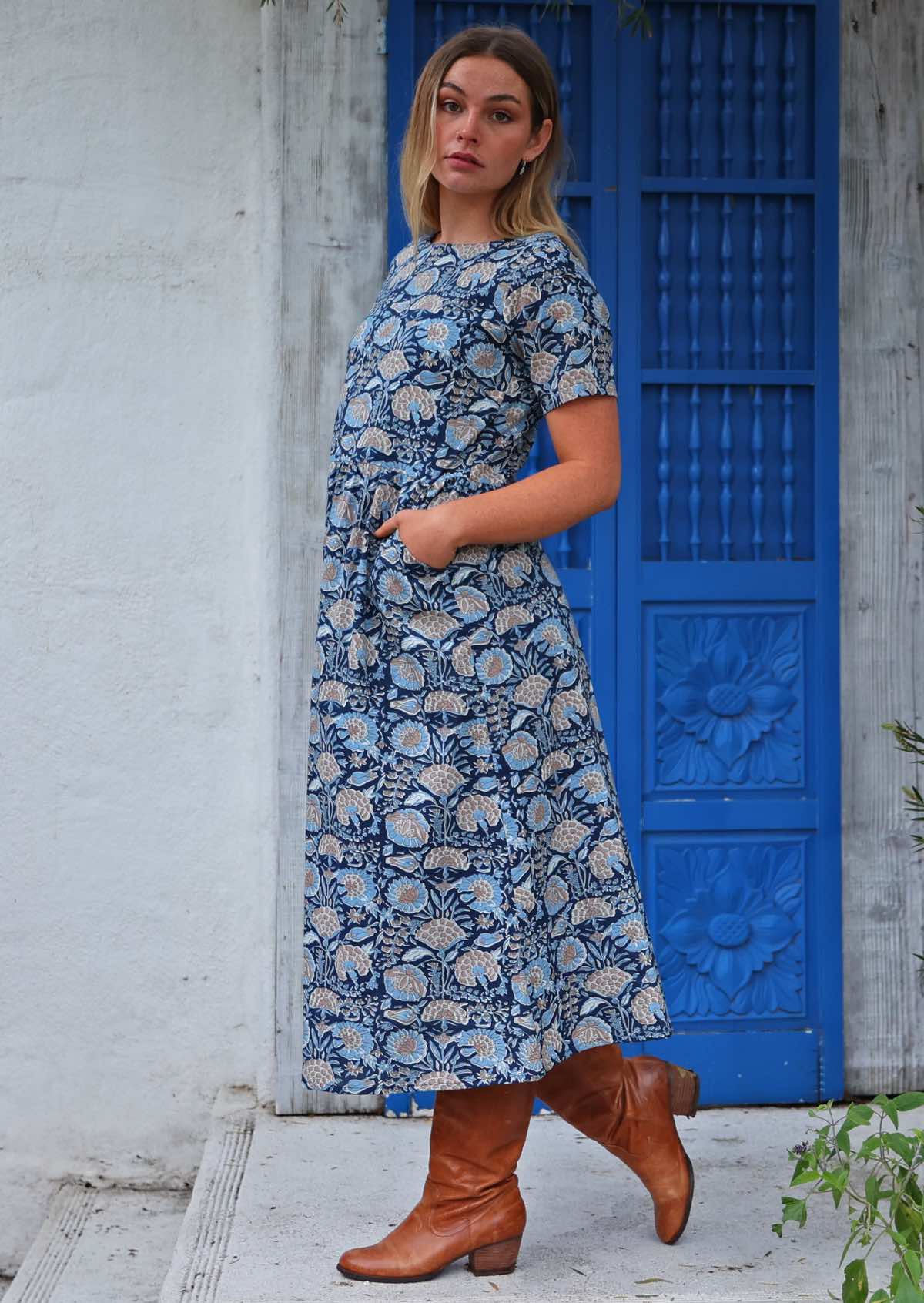 100% cotton relaxed fit dress with T-shirt sleeves and pockets