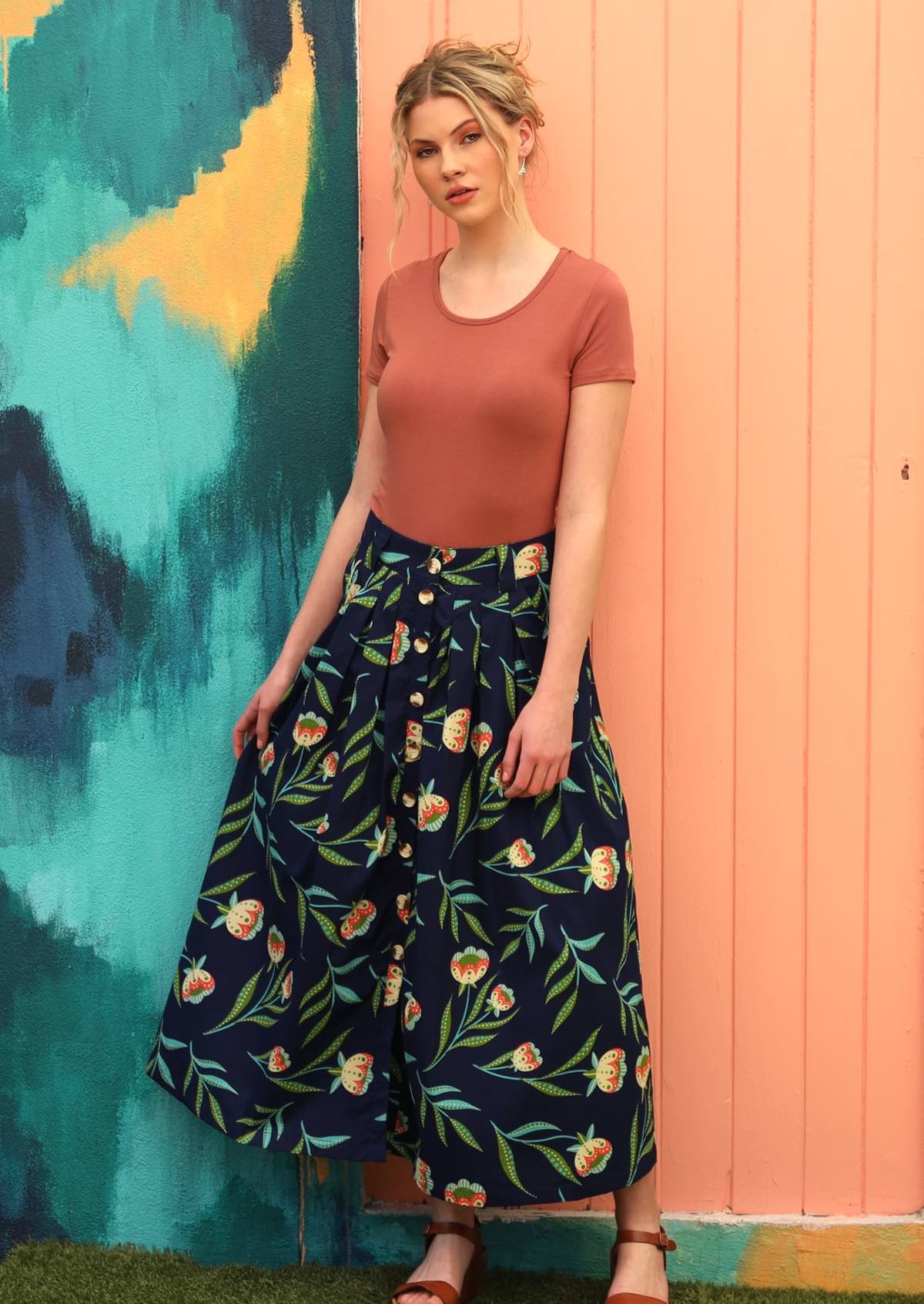 Model wears voluminous cotton skirt with box pleats and belt loops