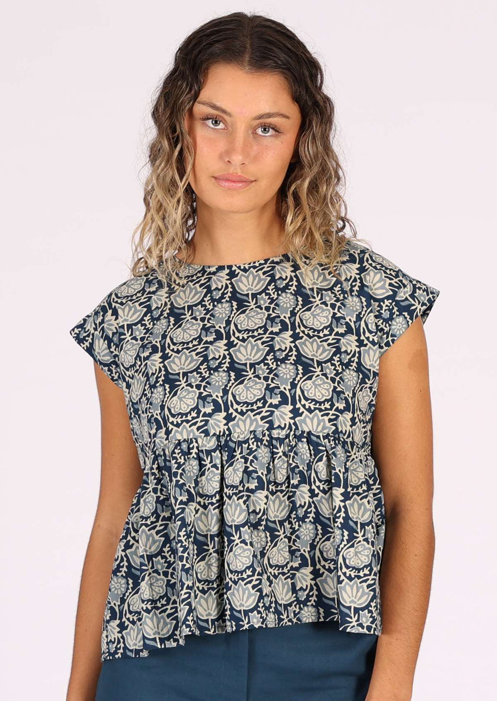 Cotton top with cap sleeves and ruffle