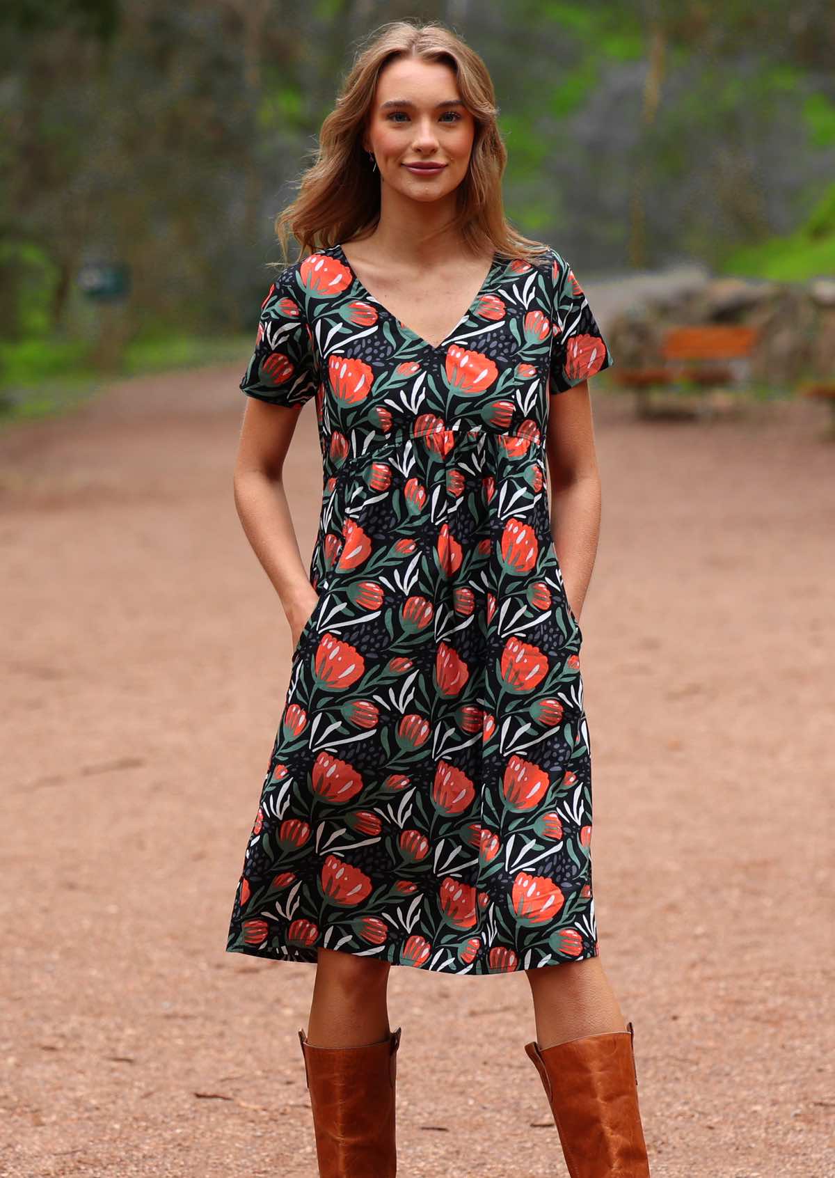 V-neck cotton dress with gathers under the bust and short sleeves