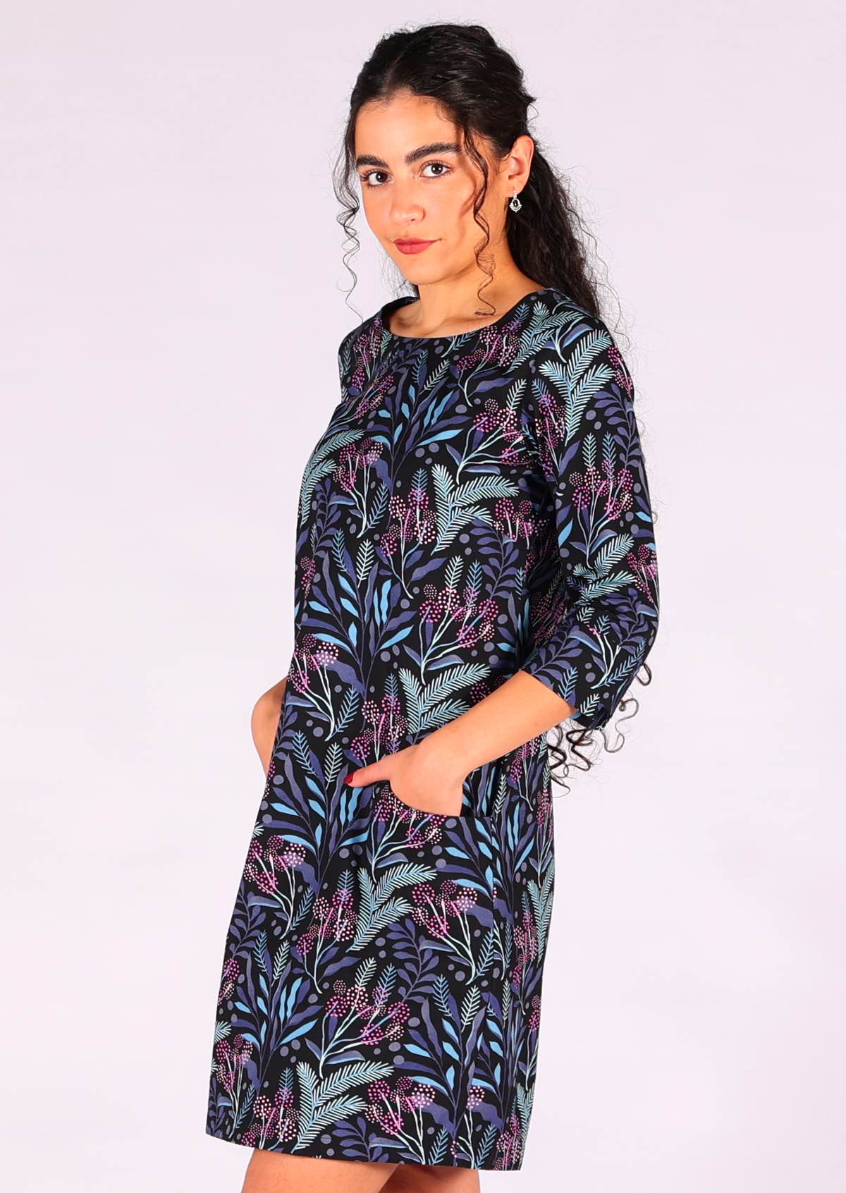 Cotton dress with round neckline, 3/4 sleeves with cuff detail and pockets