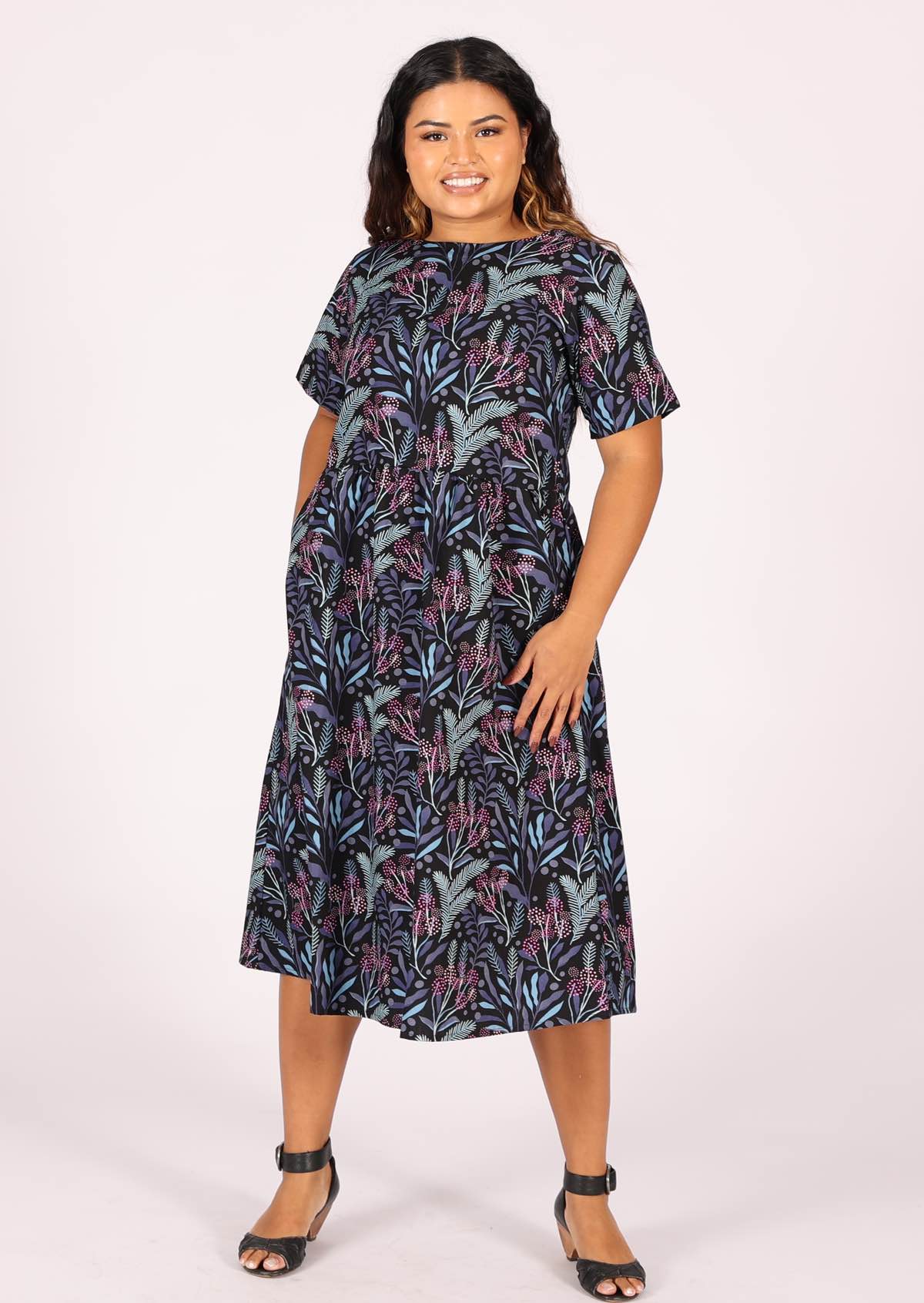 Cotton dress with T-shirt sleeves and pockets