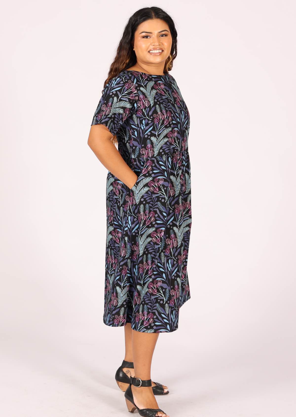 Cotton dress with floral print in blues and pinks on a black base