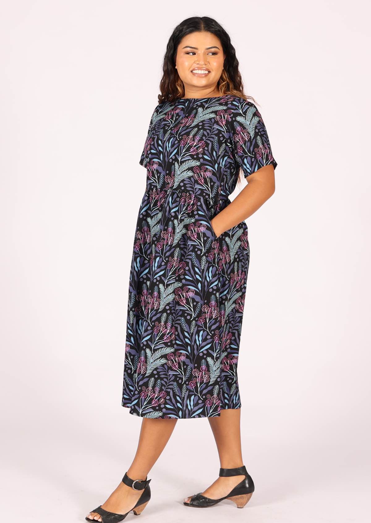 100% cotton relaxed fit dress with high round neckline and pockets