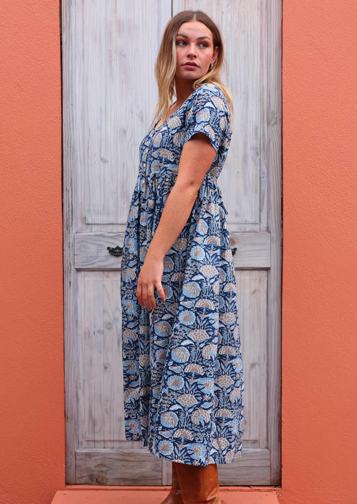 Loose fit cotton dress with ties to cinch t the back