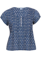 Sweet cotton short sleeve top with functional shell buttons
